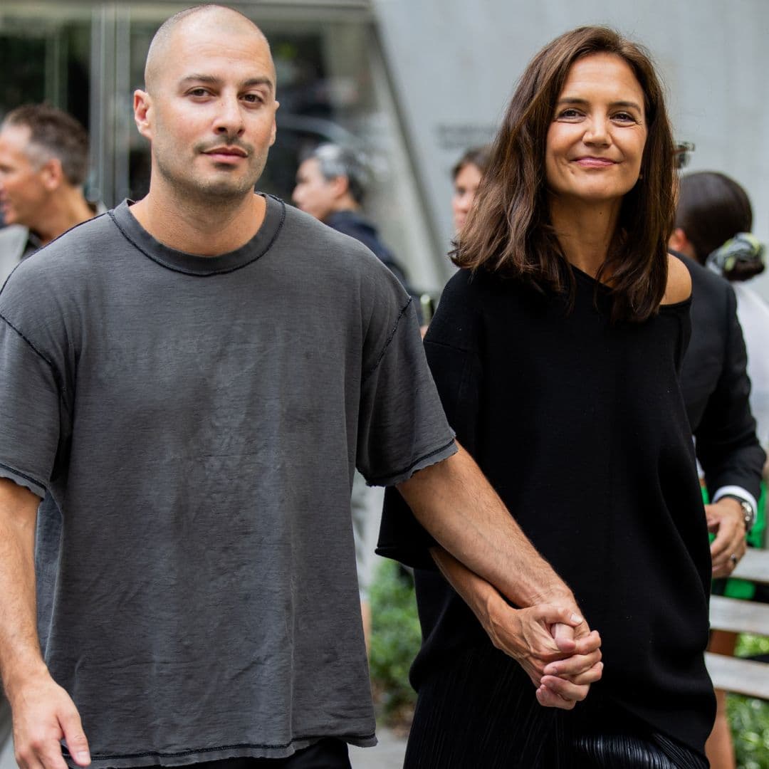  Katie Holmes Made Slouchy Separates Front-Row Ready at New York Fashion Week 