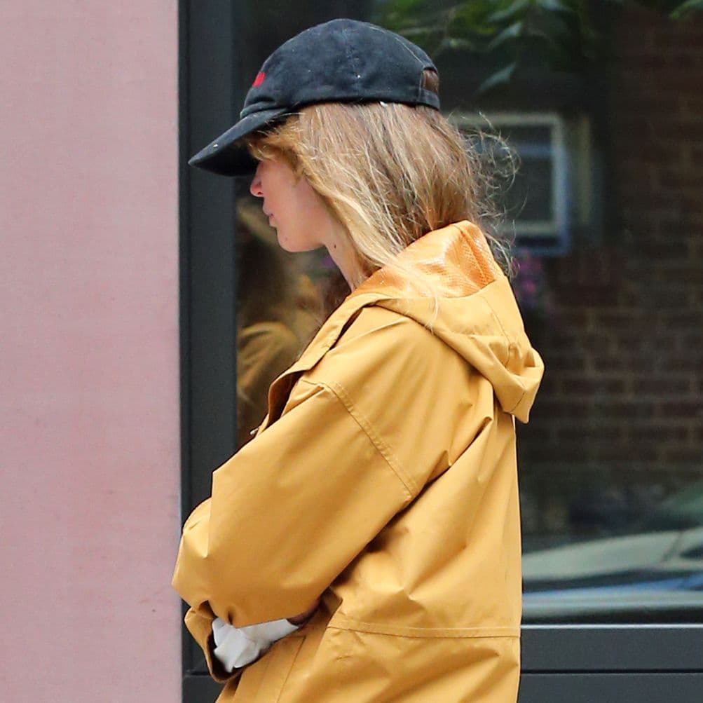 Two Major Elements of a Fall 2026 It-Girl Outfit: This Flat-Shoe Trend and This Jacket Trend