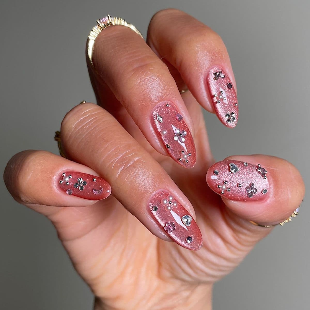  Forget Glazed Nails—My Friends and I Keep Asking for This Better-Than-Chrome Mani Right Now 