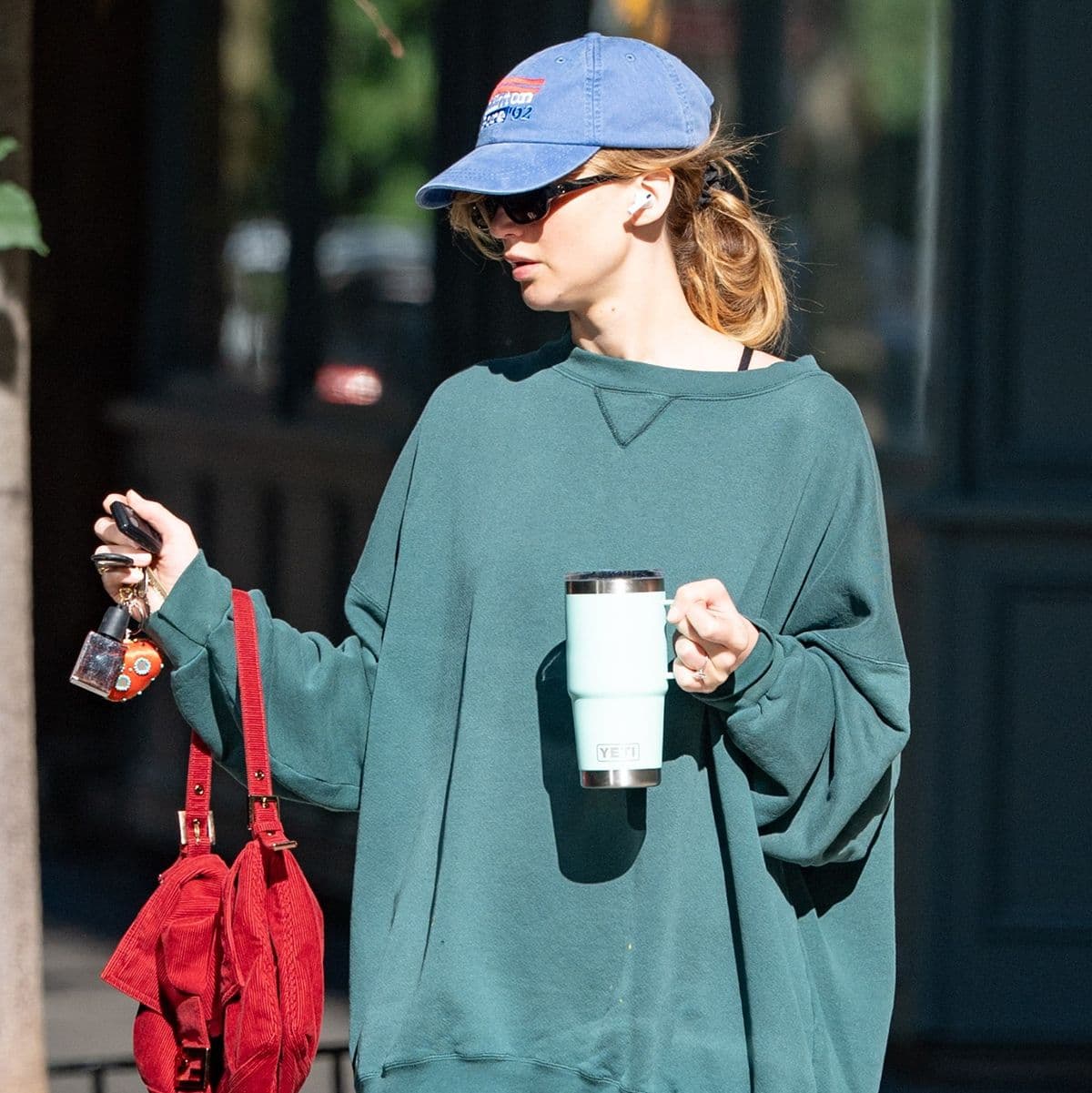  Hold the 7/8 Leggings—the Trend J.Law Just Wore With $40 Shoes Is So Much Cooler Right Now 