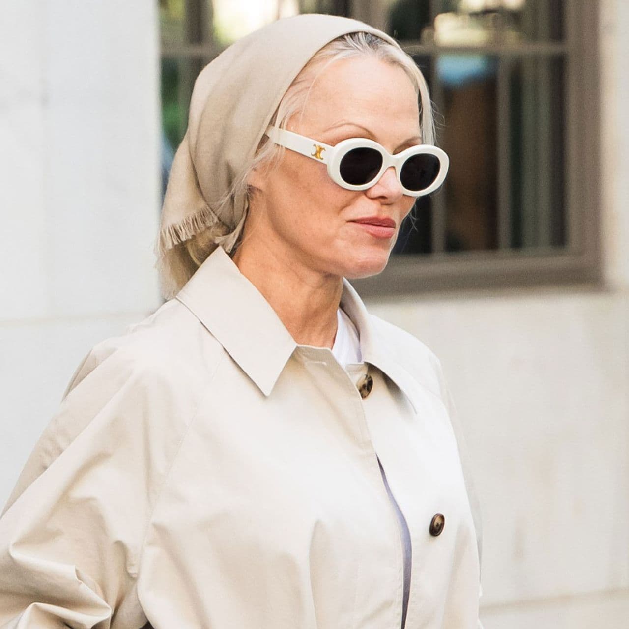 No Leggings, No Sneakers: First-Class Flyers Swear By Pamela Anderson's Anti-Trend Airport Outfit