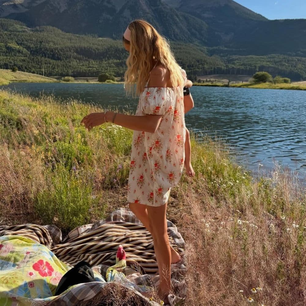  From West London to the West Coast—Every Elegant Fashion Person Is Styling This Pretty Dress Trend RN 