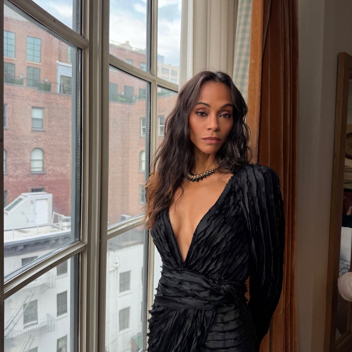  Zoe Saldana’s Stylist Uses This Key Product for Textured Ethereal Waves, So I Tried It 
