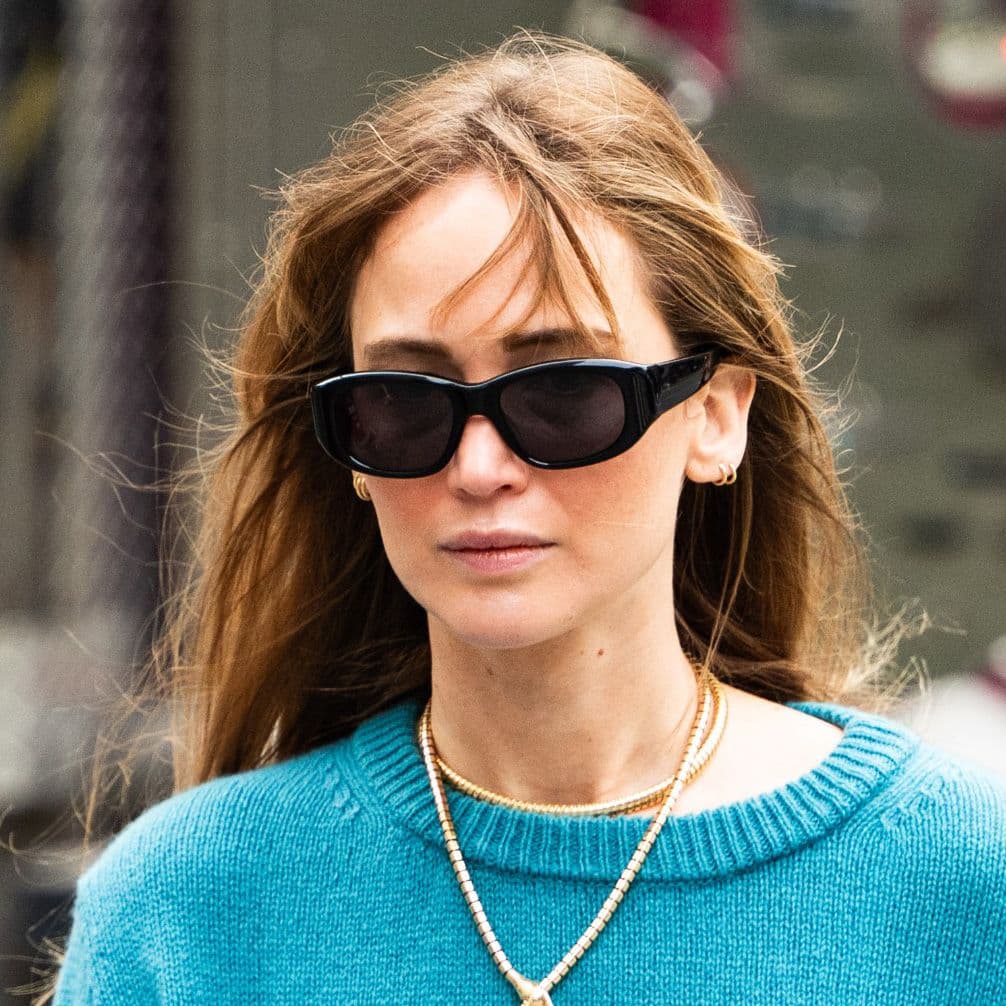  How to Spot an ITK Fashion Girl in Late 2026: This Sweater-Color Trend and These Flats 