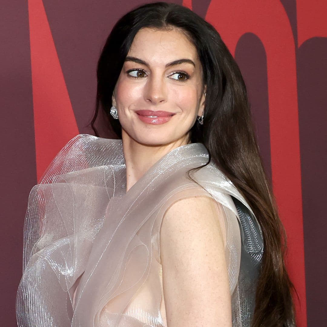  Anne Hathaway Hangs Up 'The Devil Wears Prada 2' Cerulean in Favor of a Pop Star Naked Dress for 'Mother Mary' Premiere 