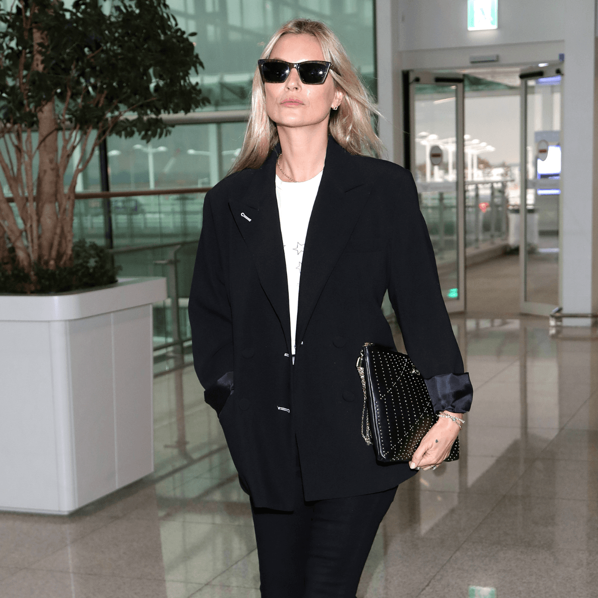 Kate Moss' Outfits Are a Masterclass in Airport Style— 6 Looks to Replicate for Every Kind of Trip