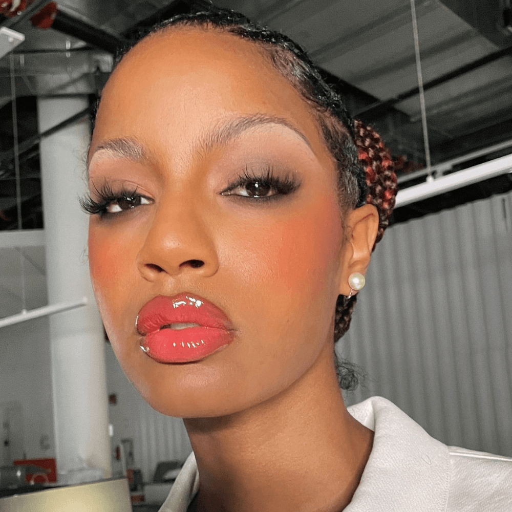  These MUA-Approved Setting Powders Give Oily Skin a Flawless, Airbrushed Finish 