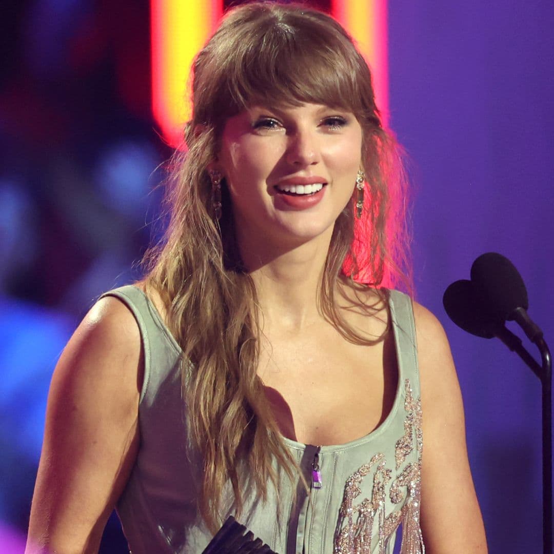 Taylor Swift's Dôen Dress Proves Fashion's Red-and-Green Color Trend Isn't Just for the Holidays