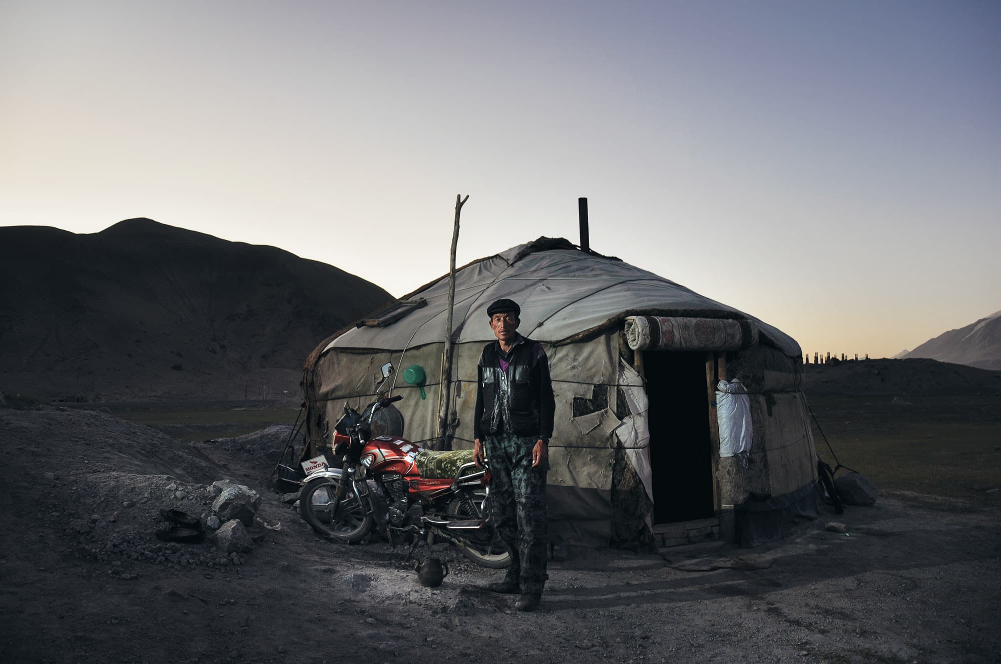 He Photographs Total Strangers. Here’s What He Learned About Trust.