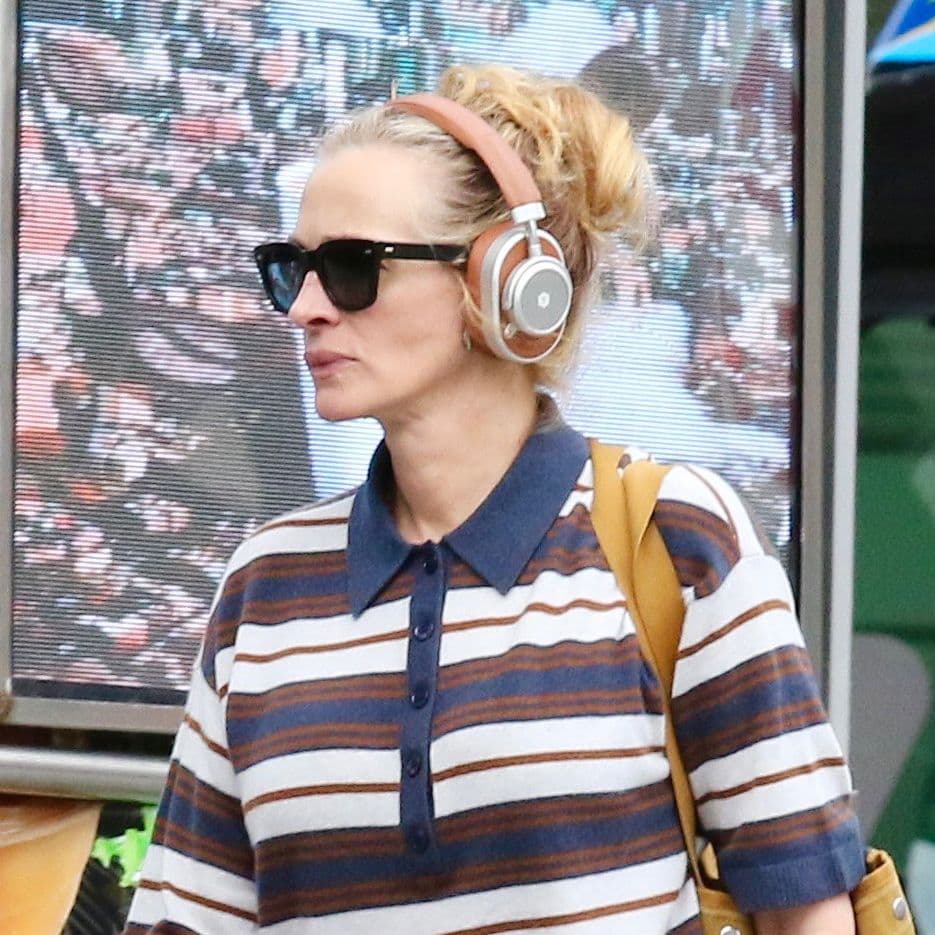 How to Look More 2026 in Jeans and Ballet Flats This Fall: Wear This Shirt Trend