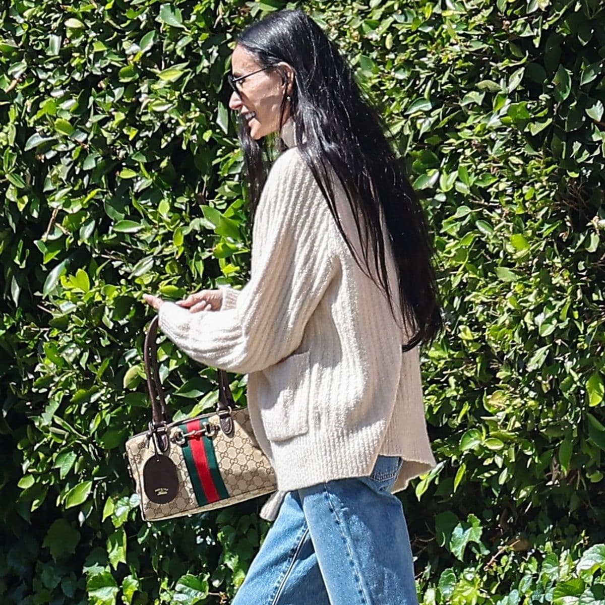 Not Croc—Fashion People in Their 30s and 60s Are Wearing This Elegant Shoe Trend With Jeans