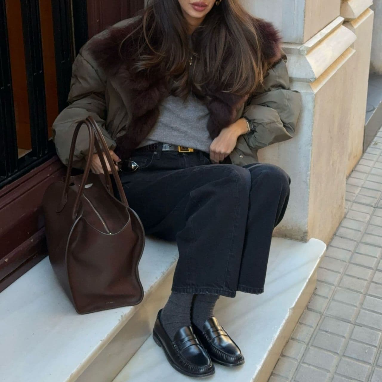 The Chic Yet Comfortable Flats Fashion People Know Elevate Jeans in a Matter of Seconds