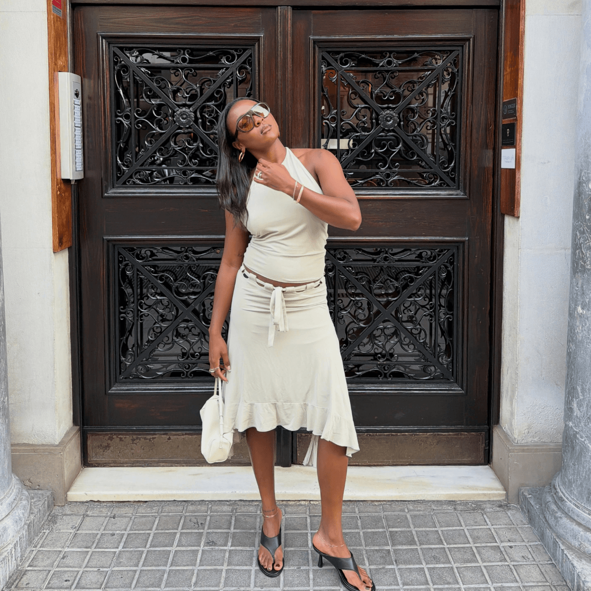 Instead of Black, Summer Skirts Look Best In This Elegant Shade