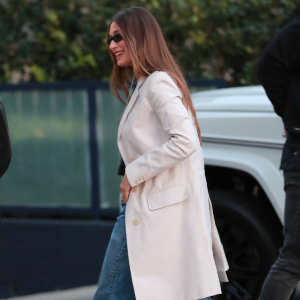 Not Trainers, Not Loafers—It Girls are Styling Cropped Jeans With This Effortlessly Chic Sandal Trend Instead
