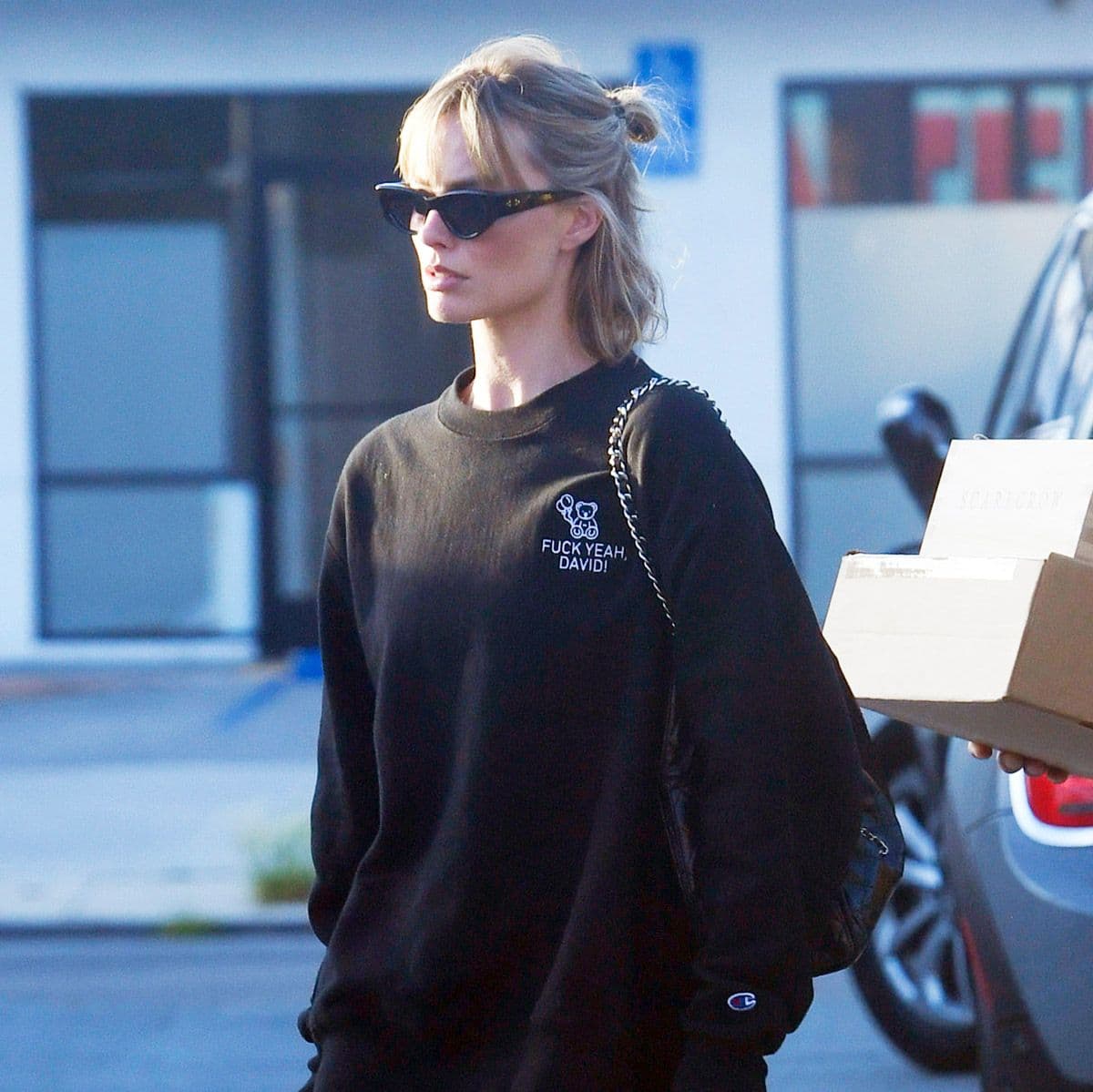 In L.A., Every It Girl Wears This Exact Legging Outfit With These Anti-Trend Sneakers