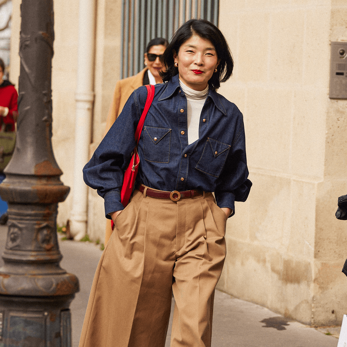 Instead of Ballet Flats, This Is the Flat Shoe Trend Everyone Will Style With Cute Jeans This Fall