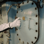 Real Life Incident: Solo Handling Of 28.5 Kg Under-Piston Hatch Cover Results In Hand Injury